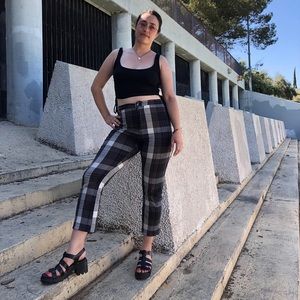 UO women’s black and grey plaid pant